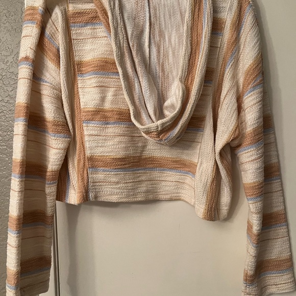 Cropped Roxy Hoodie - Picture 2 of 4